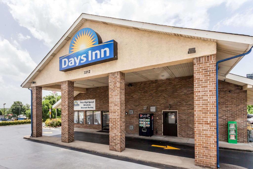 Days Inn by Wyndham Nashville N Opryland/Grand Ole Opry Main image 1